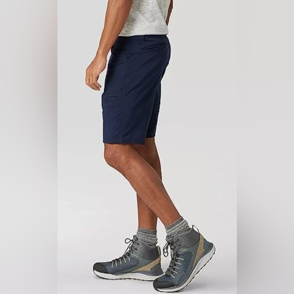 Wrangler Men's ATG 9” All Terrain Performance Utility Short in Navy - Picture 3 of 13
